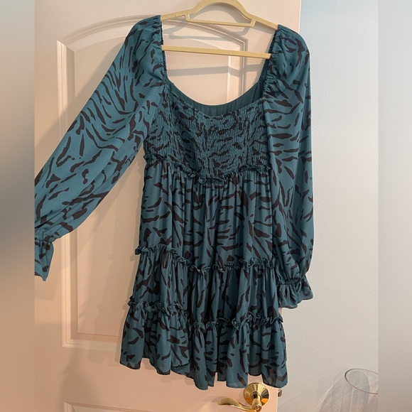 BuddLove Dress - Picture 2 of 5